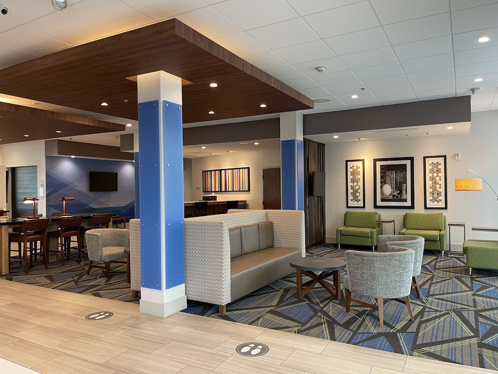 Holiday Inn Express & Suites Phoenix Airport North by IHG - photo 3