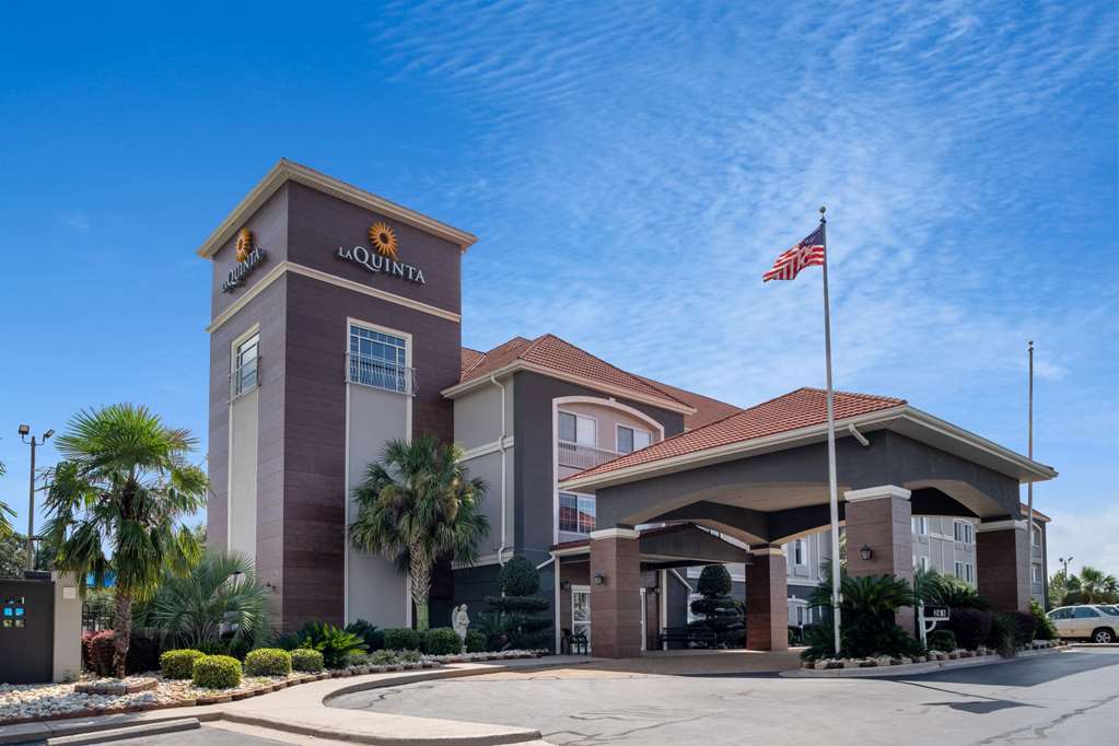 La Quinta Inn & Suites by Wyndham Prattville - featured photo