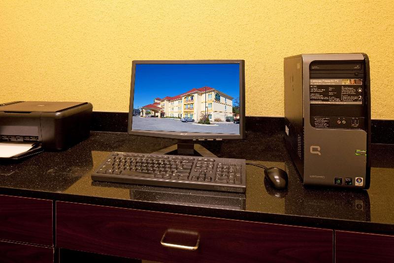La Quinta Inn & Suites by Wyndham Mobile Tillman's Corner - photo 41