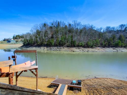 The Lookout Lake View Hot Tub and Grill - photo 25