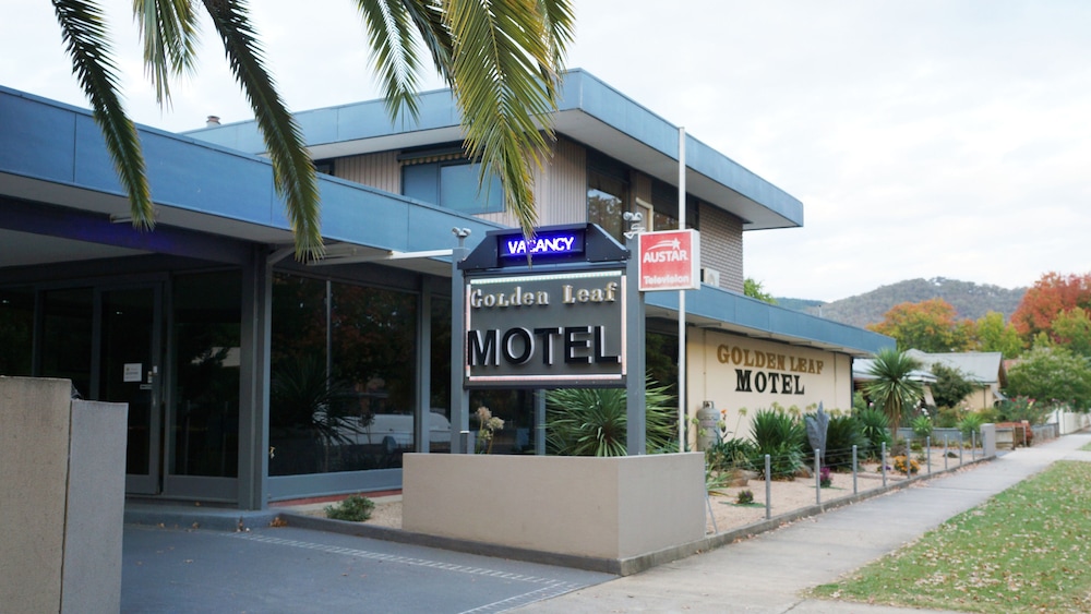 Golden Leaf Motor Inn in Myrtleford, Australia