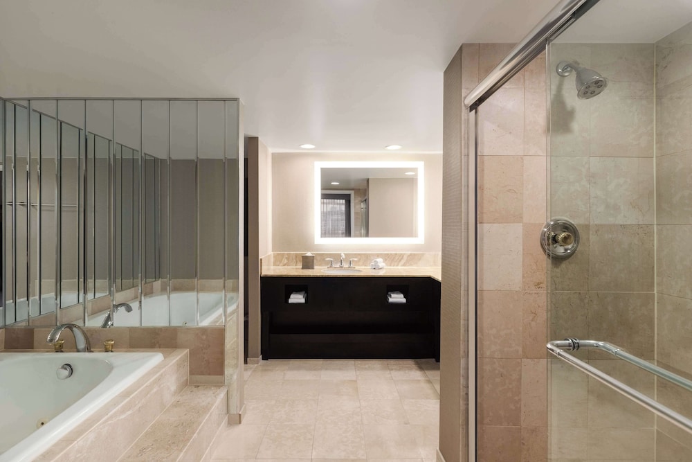 DoubleTree by Hilton New York LaGuardia Airport - photo 20