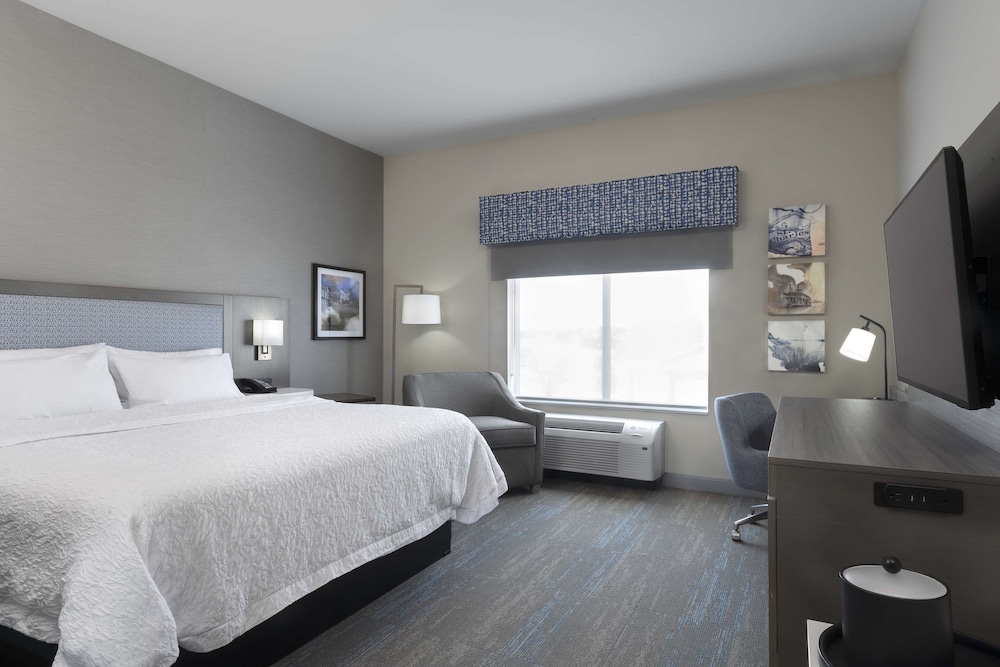 Hampton Inn & Suites St. Charles Old Town Area - photo 5
