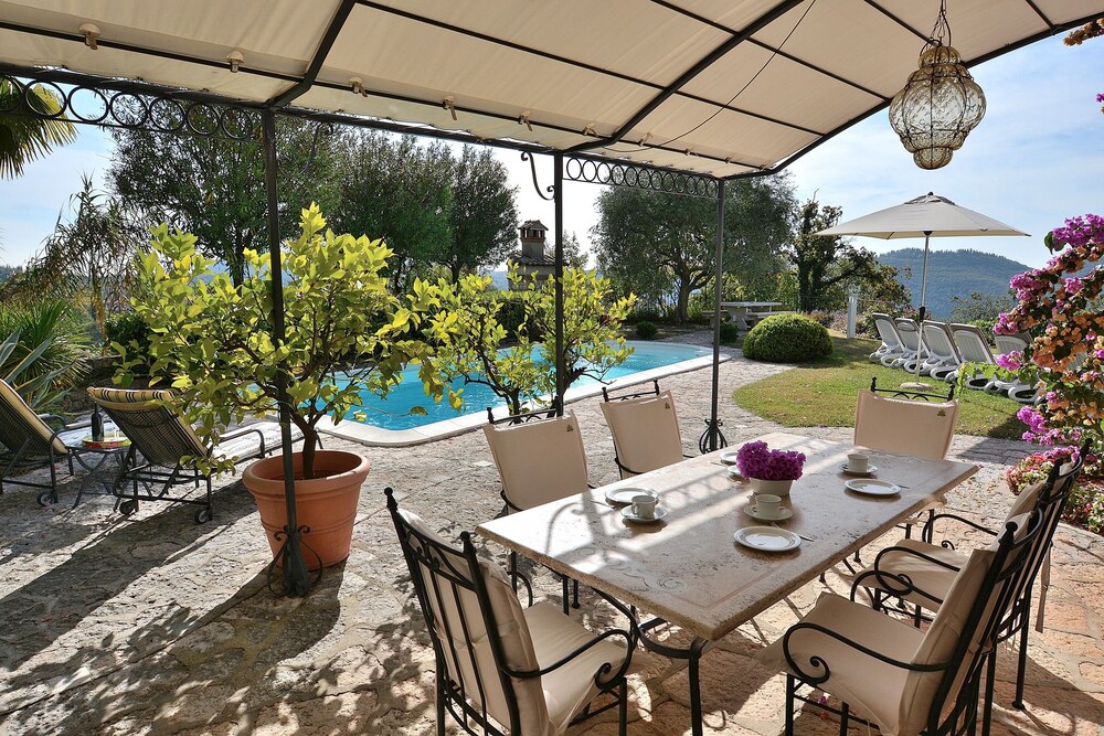 Apartment With Pool Ai Pignoi Ground F — 4-Star Luxury Hotel in Garda, Italy