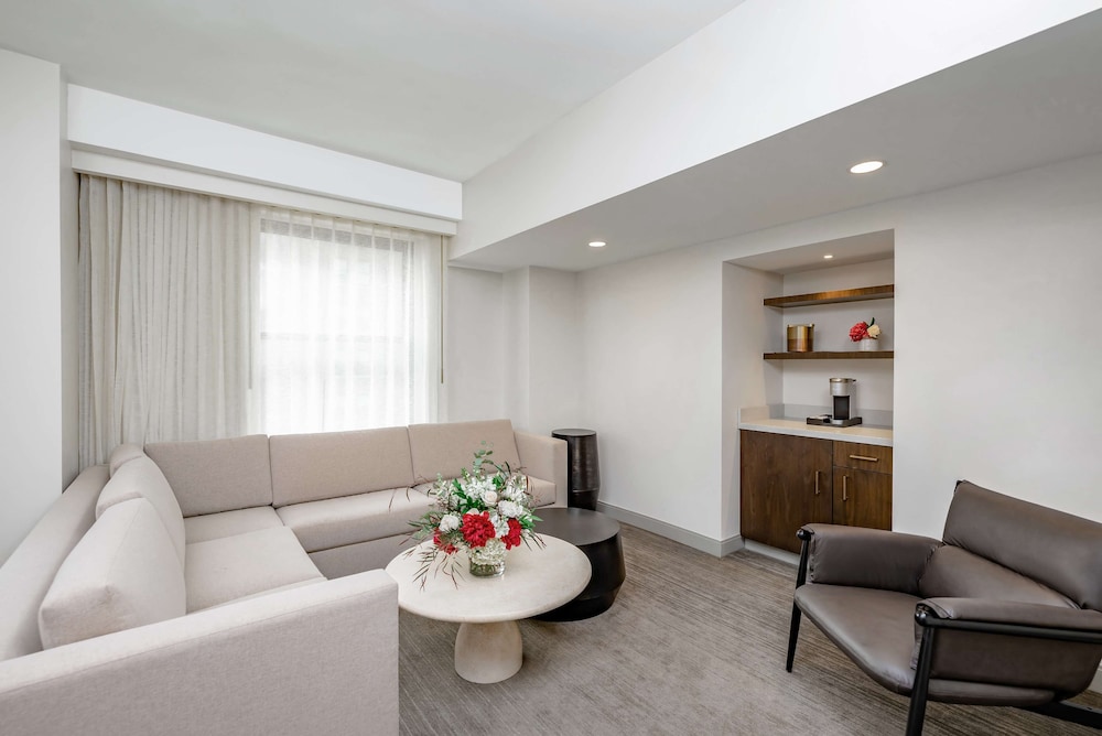 Hotel Fort Des Moines Curio Collection by Hilton - photo 44