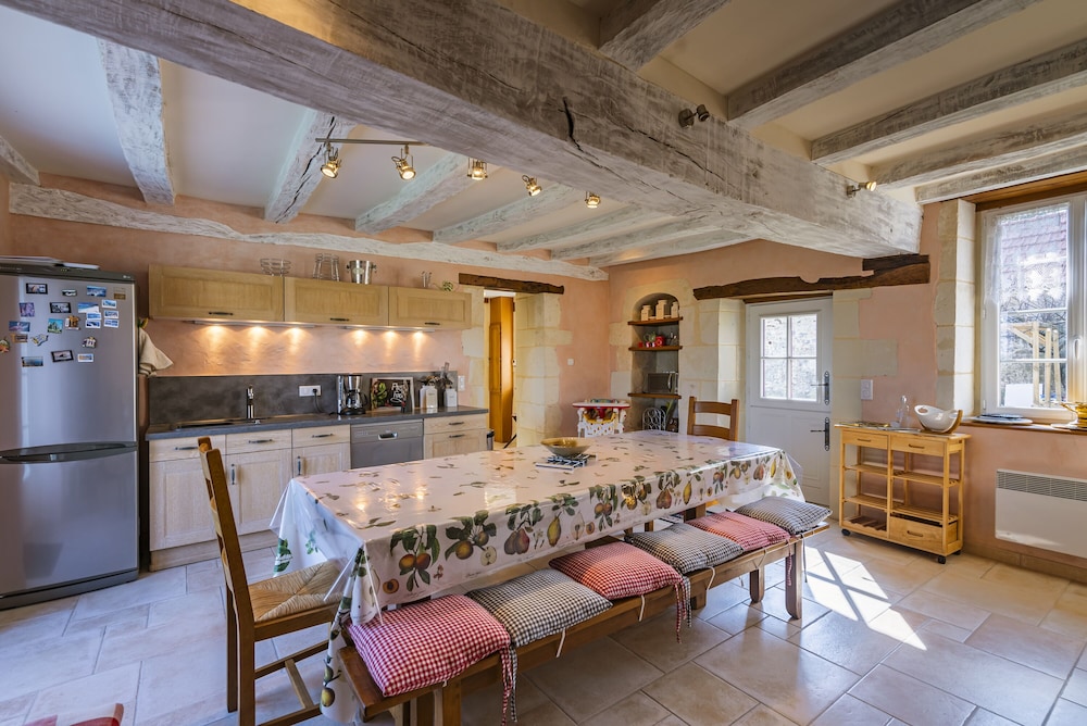 La Tour de Lierre 3 — 4-Star Luxury Hotel in Saint-Cyr, France