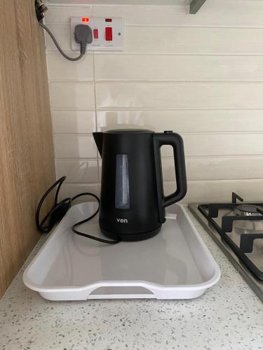 2BR Airport Boutique Apt Ideal for Transit Layovers Delayed Flights 10 Min From Airport