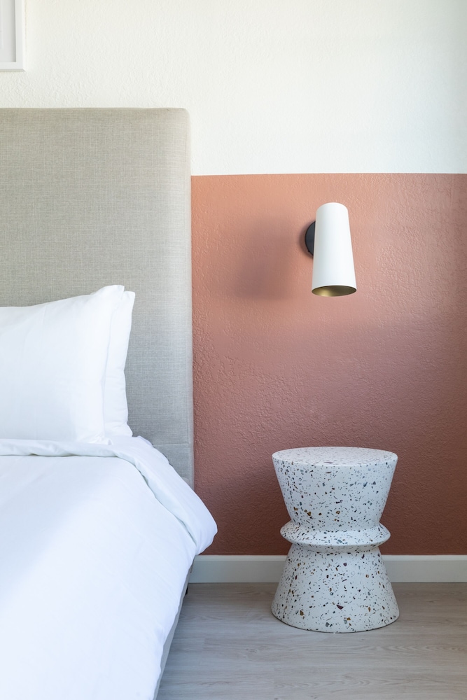 Signature Inn Oakland - photo 9