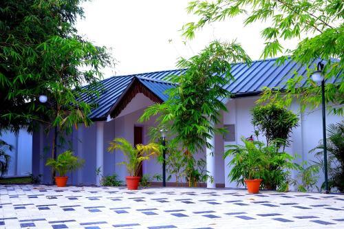 Contour Backwaters Resort & Convention Center in Kottayam, India