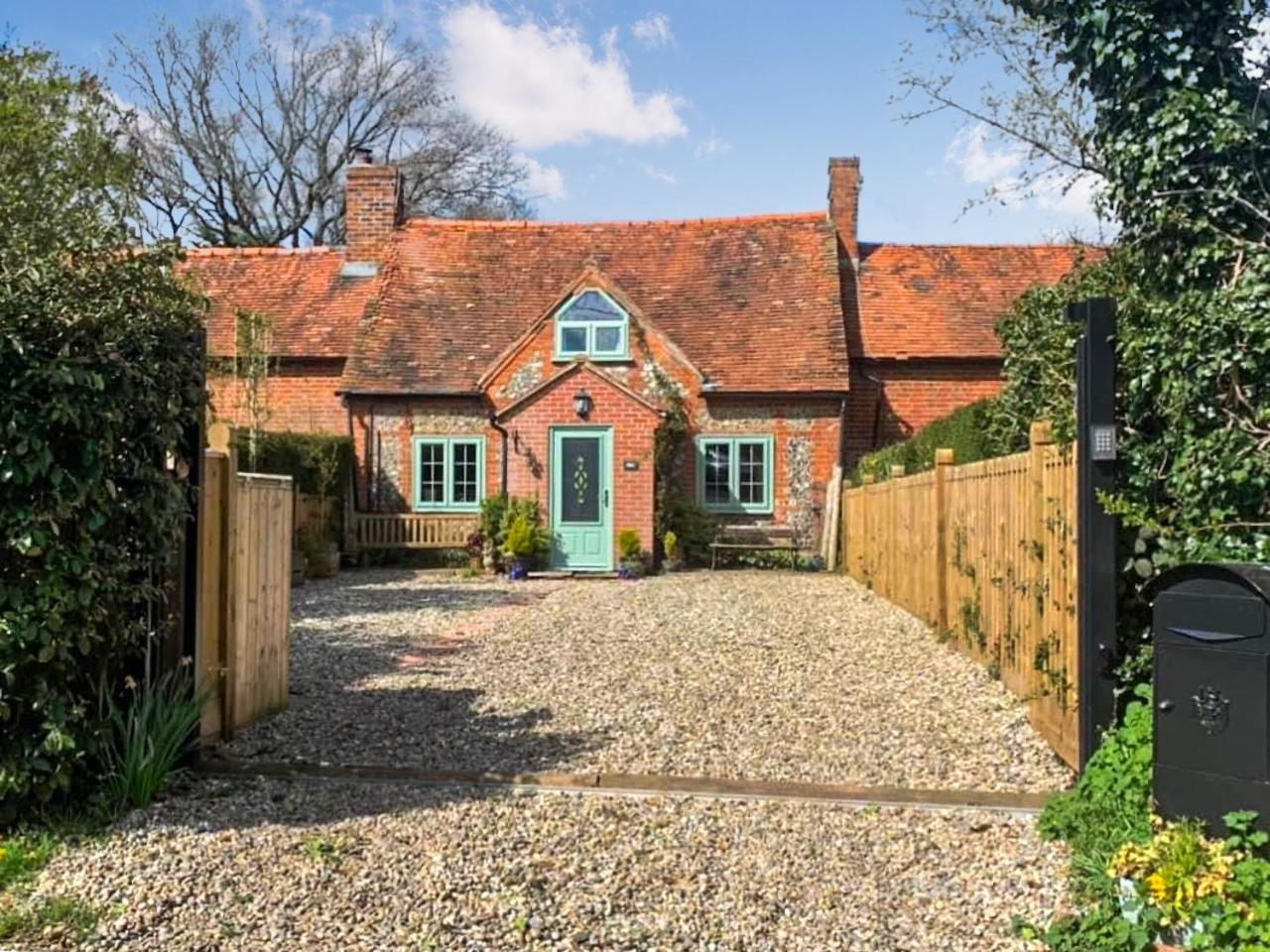 Burwood Cottage — 4-Star Luxury Hotel in Rotherfield Peppard, United Kingdom