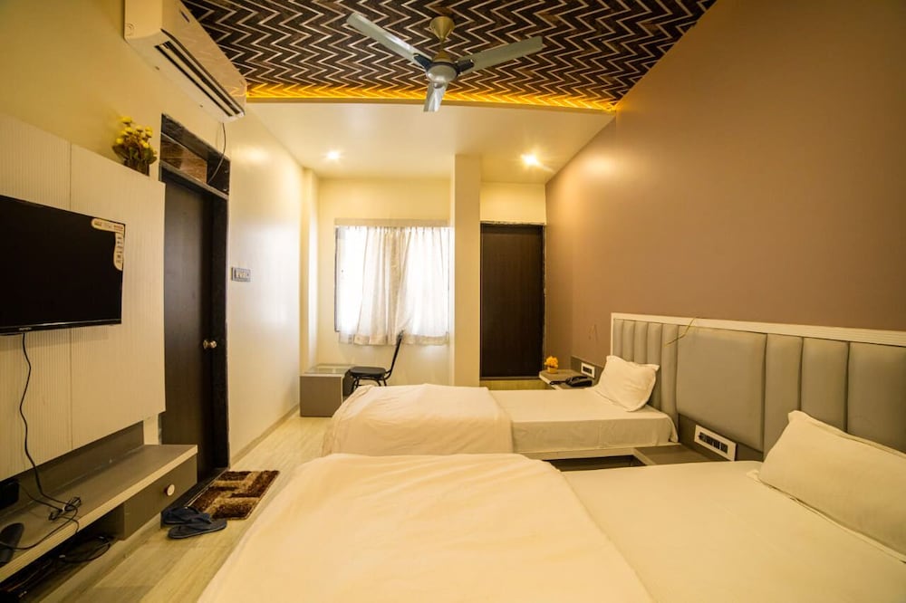 Hotel KV Pride - last minute hotel in Mehekar
