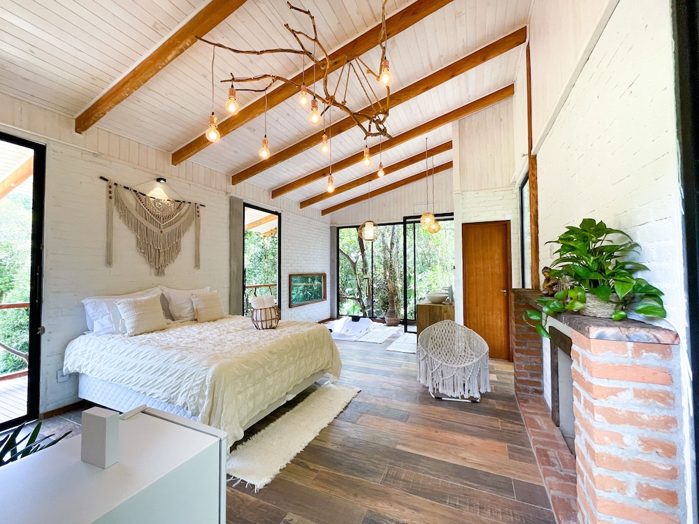 Pousada irreplaceable - carbon neutral hotel in Maua