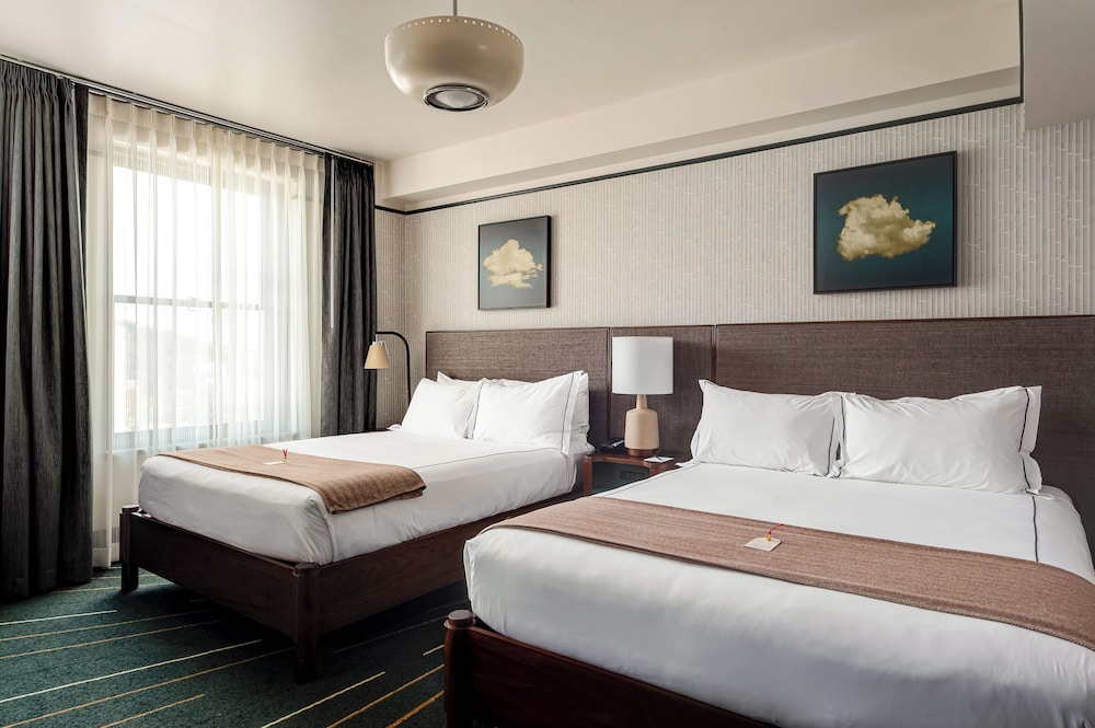 The Flat Iron Hotel - photo 8