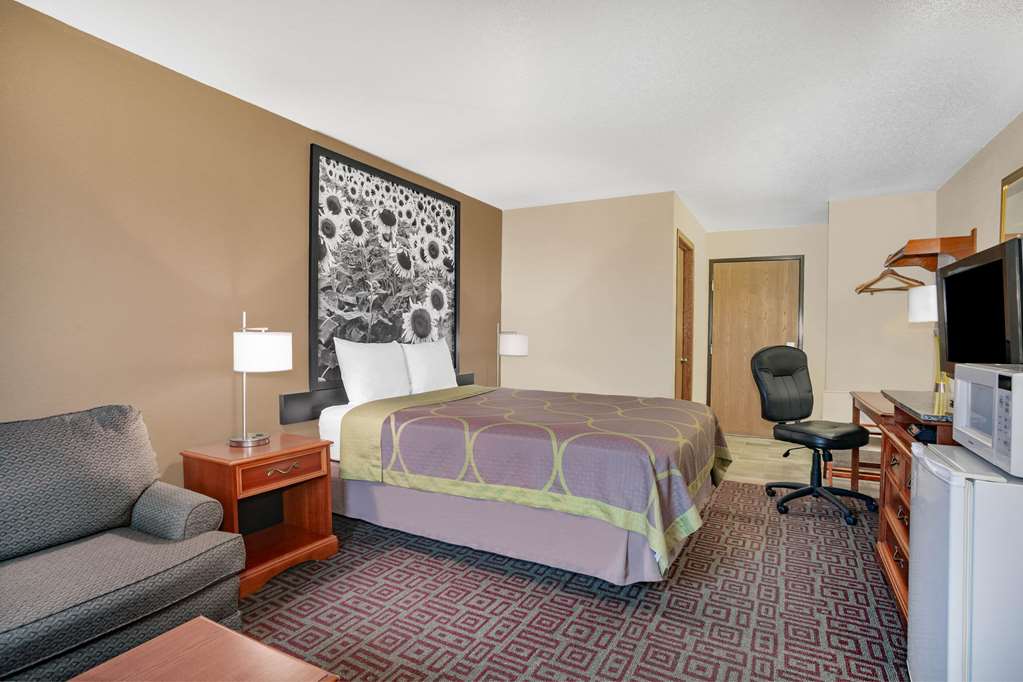 Super 8 by Wyndham Fort Madison - photo 15