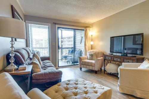 Walk to Coast North Myrtle Beach Condo with Pool — 4-Star Luxury Hotel in Myrtle Beach, United States
