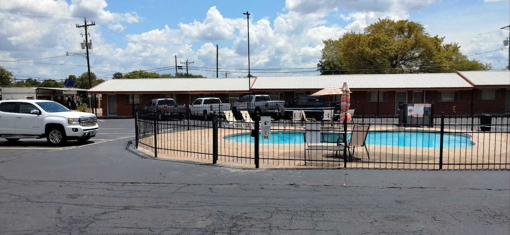 Vanguard Motel - photo 13