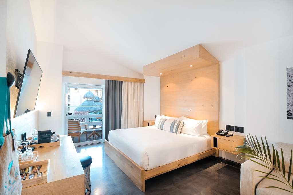 Deluxe Single Suite Bahia Hotel & Beach House