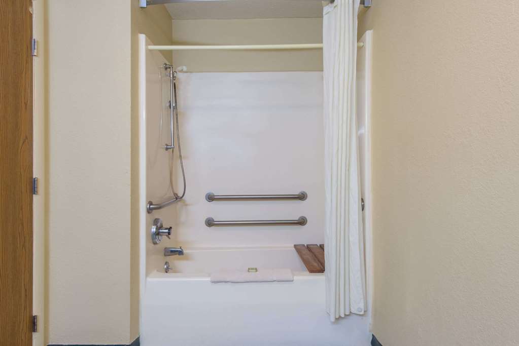 Super 8 by Wyndham Centerville Richmond - photo 10