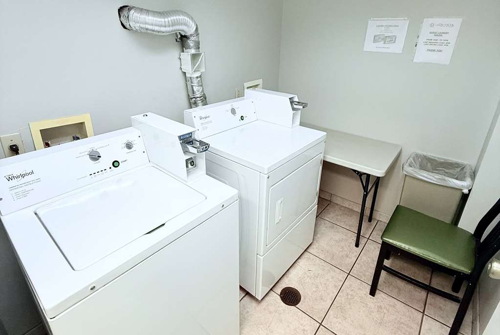 La Quinta Inn & Suites by Wyndham Orlando Universal area - photo 54