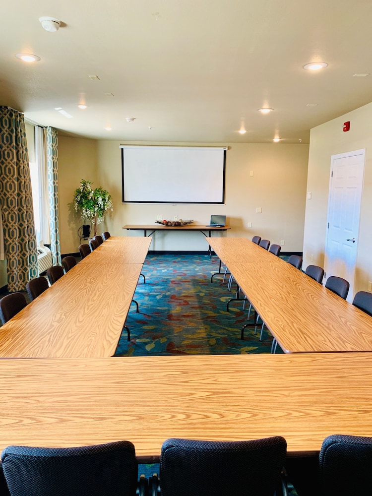 Candlewood Suites Hot Springs by IHG - photo 48