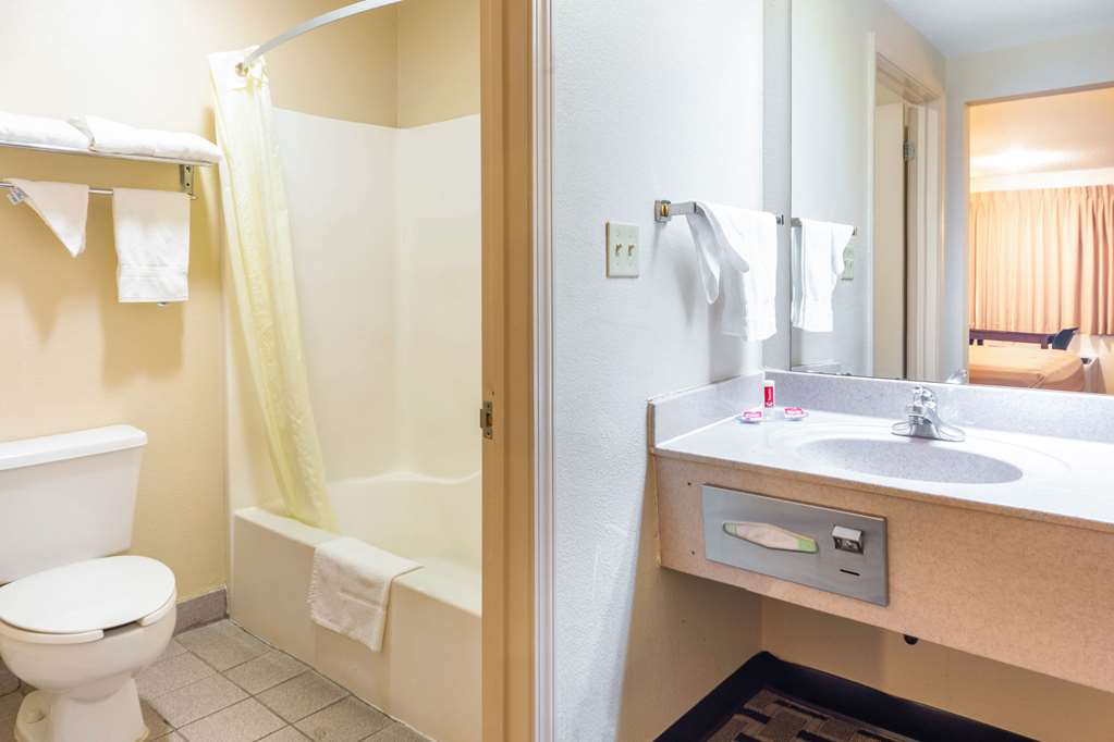 Econo Lodge Laurel - photo 13