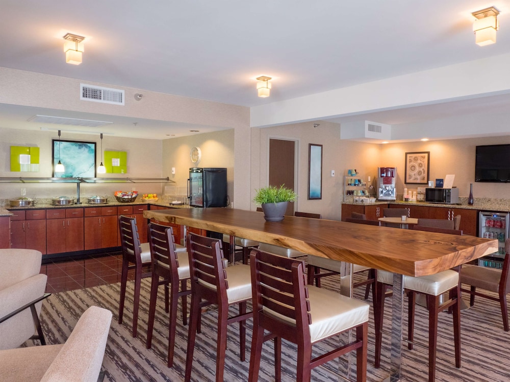 Hilton Phoenix Airport - photo 10