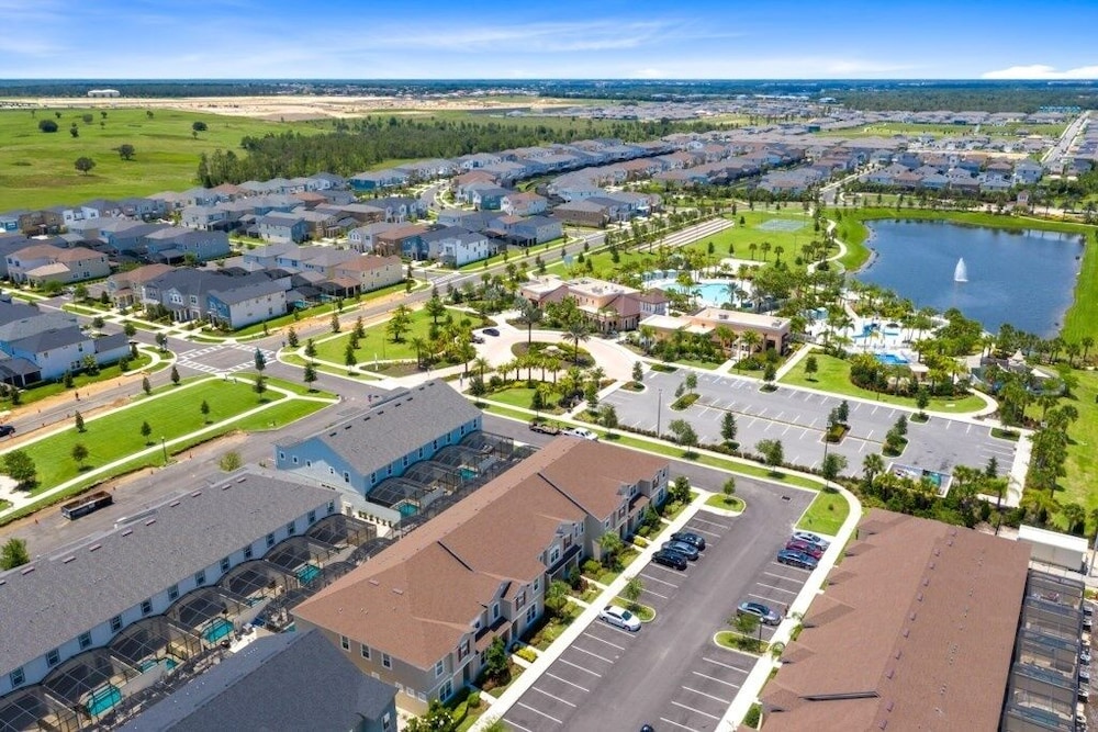 Luxury Town With Splash Pool In Solara Resort 4 Bedroom Townhouse by RedAwning - photo 23