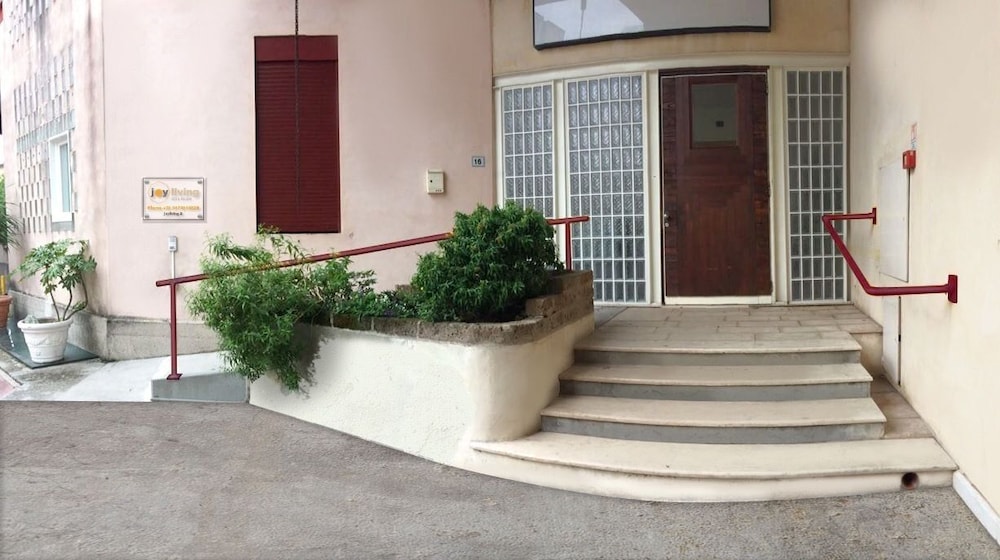 Joy Living in Castelnuovo Del Garda, Italy