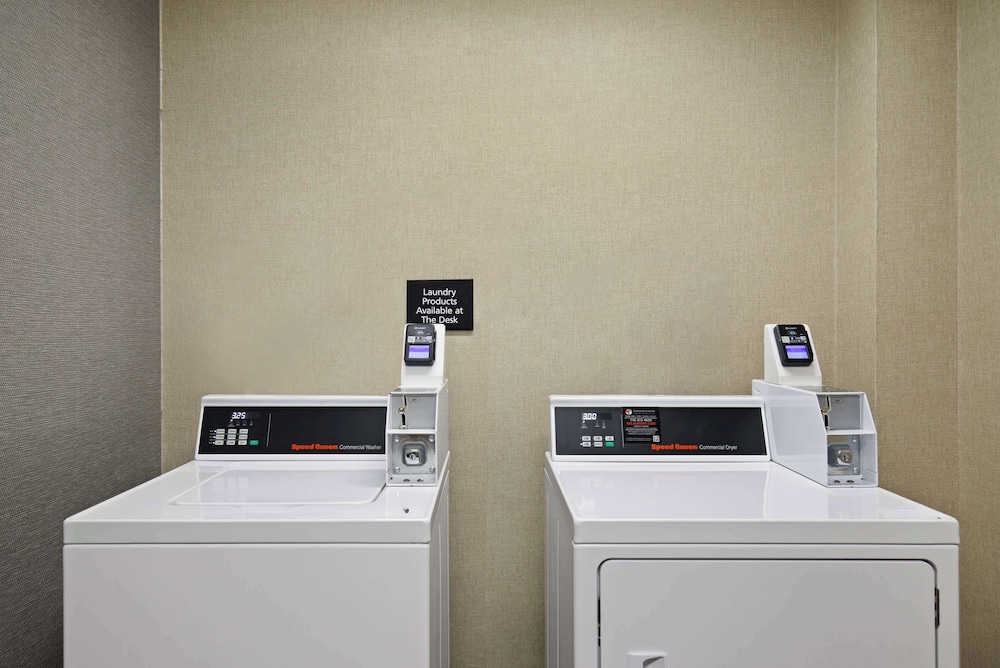 Hampton Inn Selma - photo 23