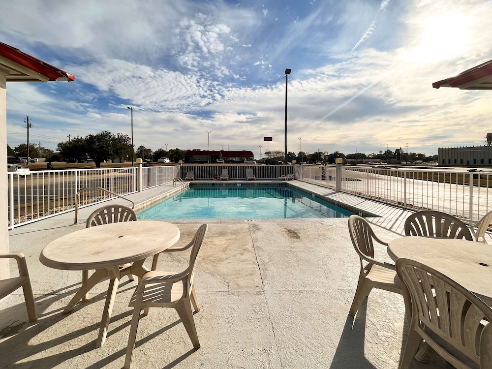 Motel 6 Abbeville AL - photo 16