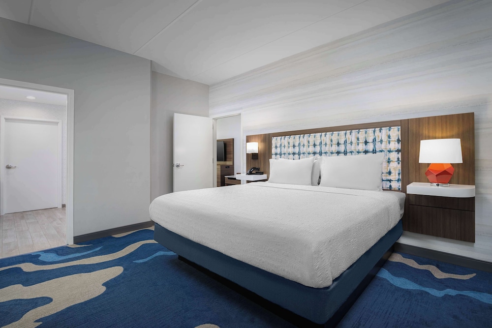 Hampton Inn and Suites by Hilton Naples South - photo 14