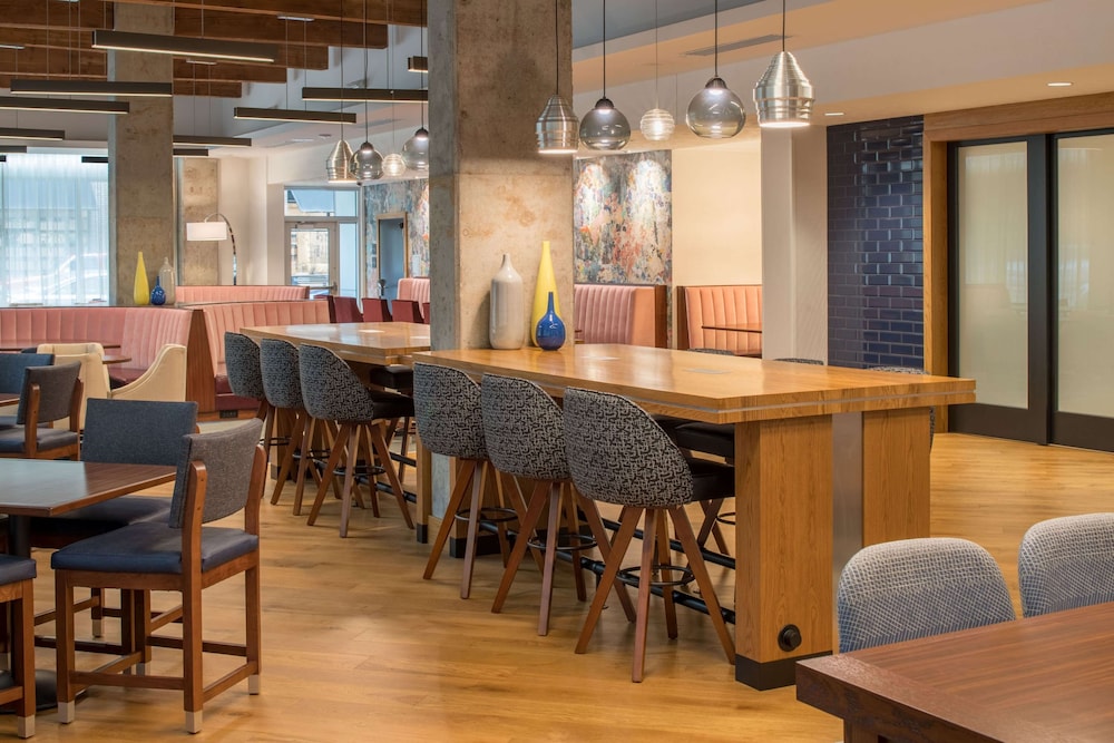 Hampton Inn & Suites Portland Pearl District - photo 36