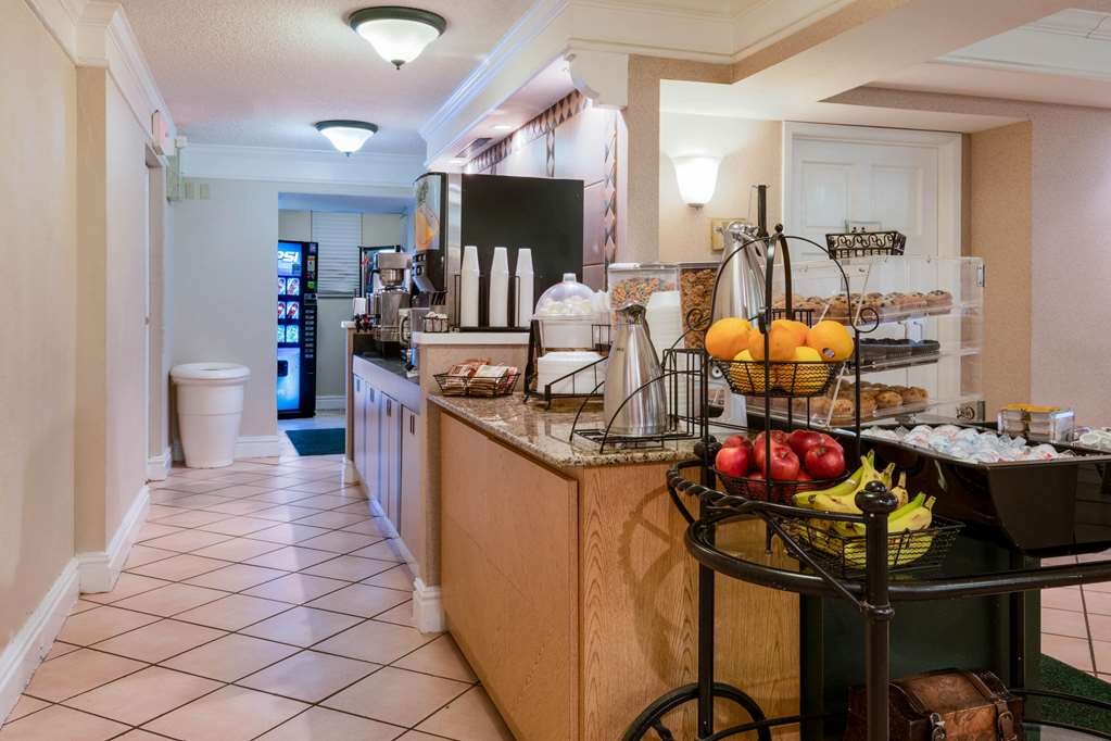 La Quinta Inn by Wyndham Farmington - photo 29
