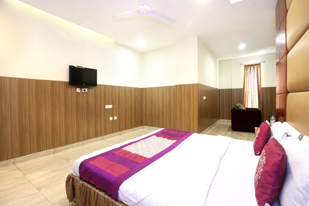 OYO 4575 Hotel Mirage