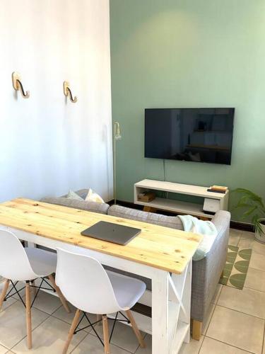 Beachside Studio Apartment on Surfers Corner