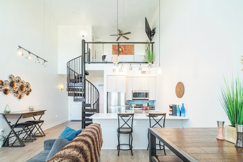 King Bed Top Floor 2sty Loft Parking 4058 — 4-Star Luxury Hotel in Phoenix, United States