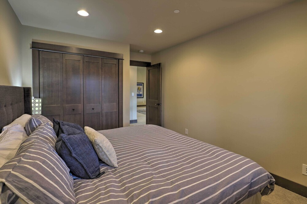 Luxury Suncadia Resort Retreat with Private Hot Tub - photo 4