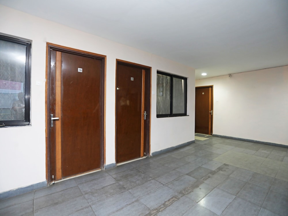 Oyo 9132 Hotel Recharge — Raipur