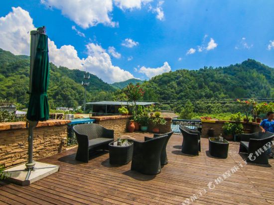 Re cross the ditch Yue cloud Inn in Luanchuan Chengguanzhen, People's Republic of China