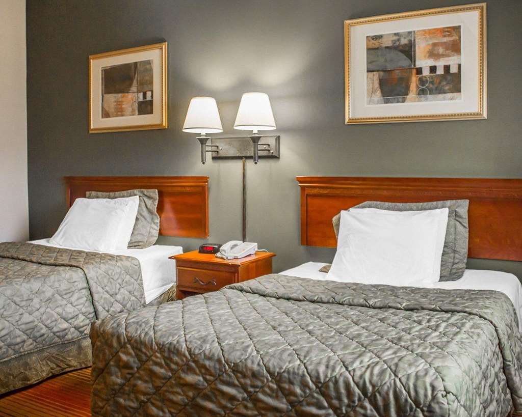 Rodeway Inn Huntington Station Melville - photo 12