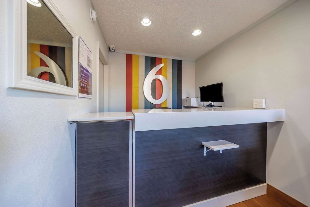 Econo Lodge Portland I 205 - photo 3