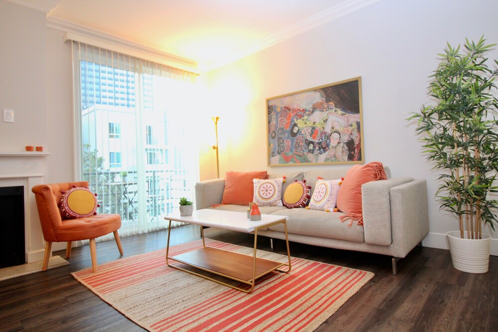 La Westwood Deluxe Suites - photo 16
