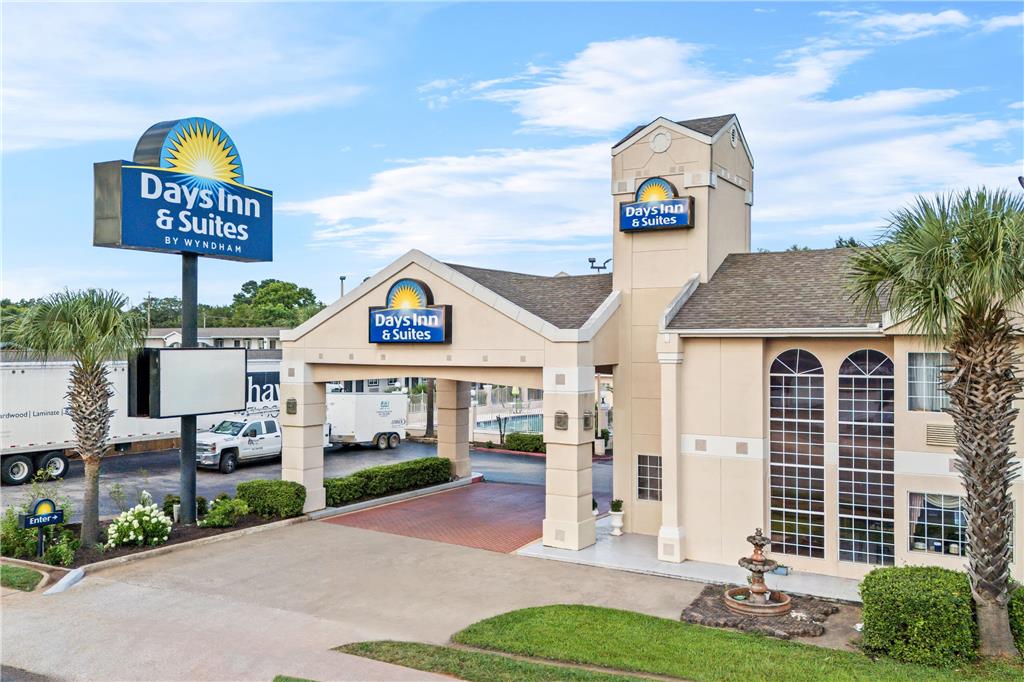 Days Inn by Wyndham Nacogdoches SFA University Downtown - photo 3