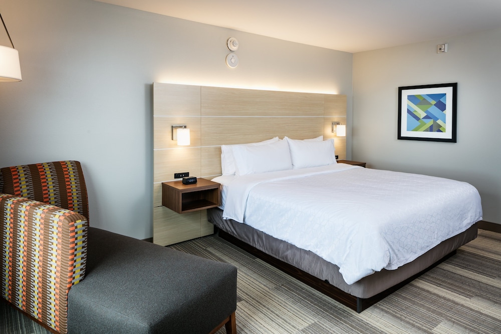 Holiday Inn Express & Suites Bend South by IHG - photo 16