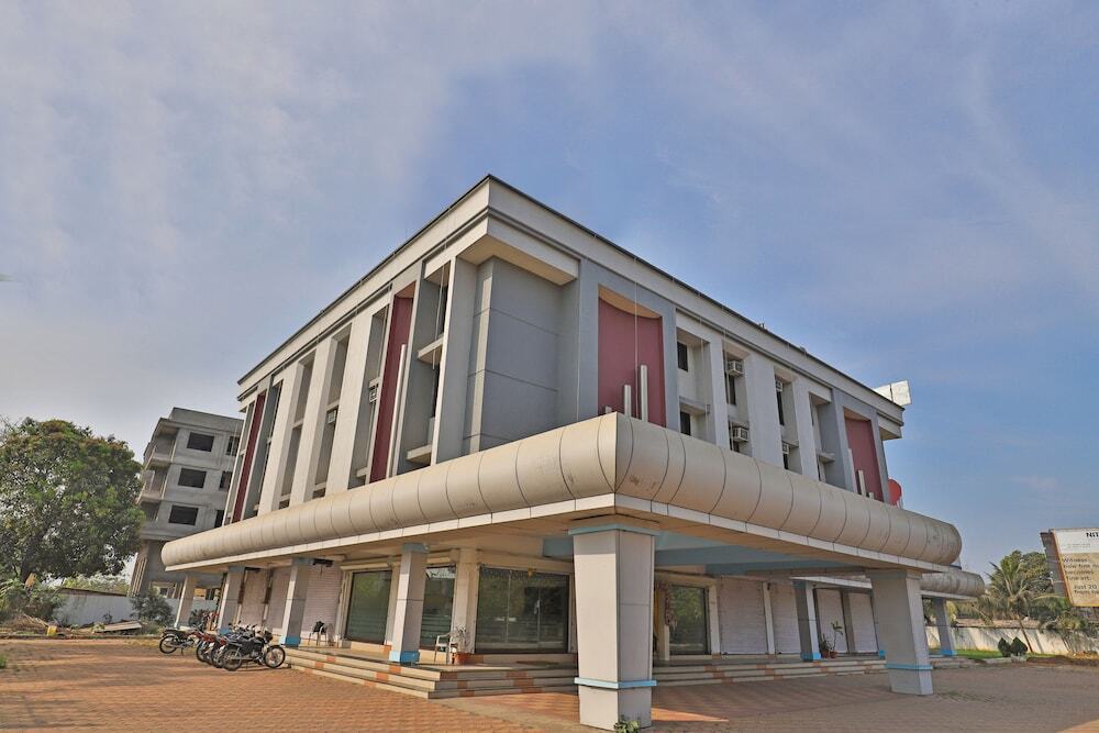 Oyo 42415 Utkarsh Hotel — Silvassa