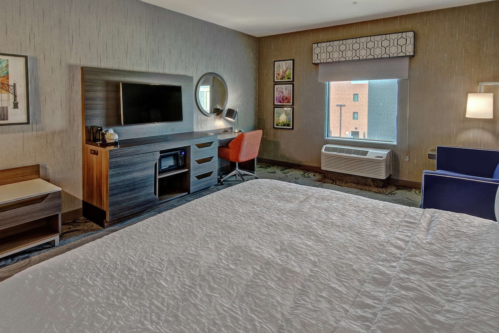 Hampton Inn Fresno Airport - photo 11