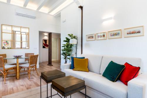 Puerta Real Home Apartment 2 — 4-Star Luxury Hotel in Sevilla, Spain