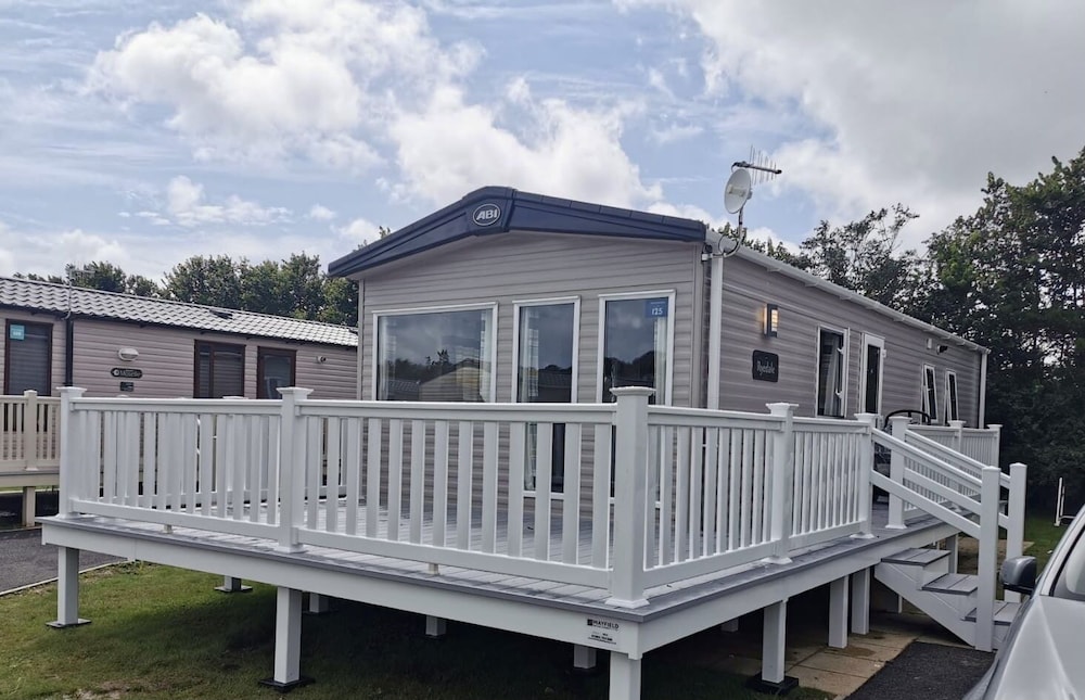 Captivating 2 bed 2021 Caravan in Isle of Wight in Bembridge, United Kingdom