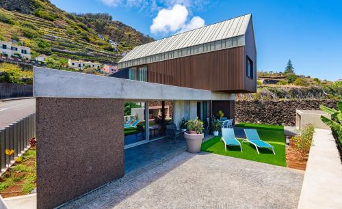 Doca Seca & Casca de Uva in Porto Moniz, Portugal