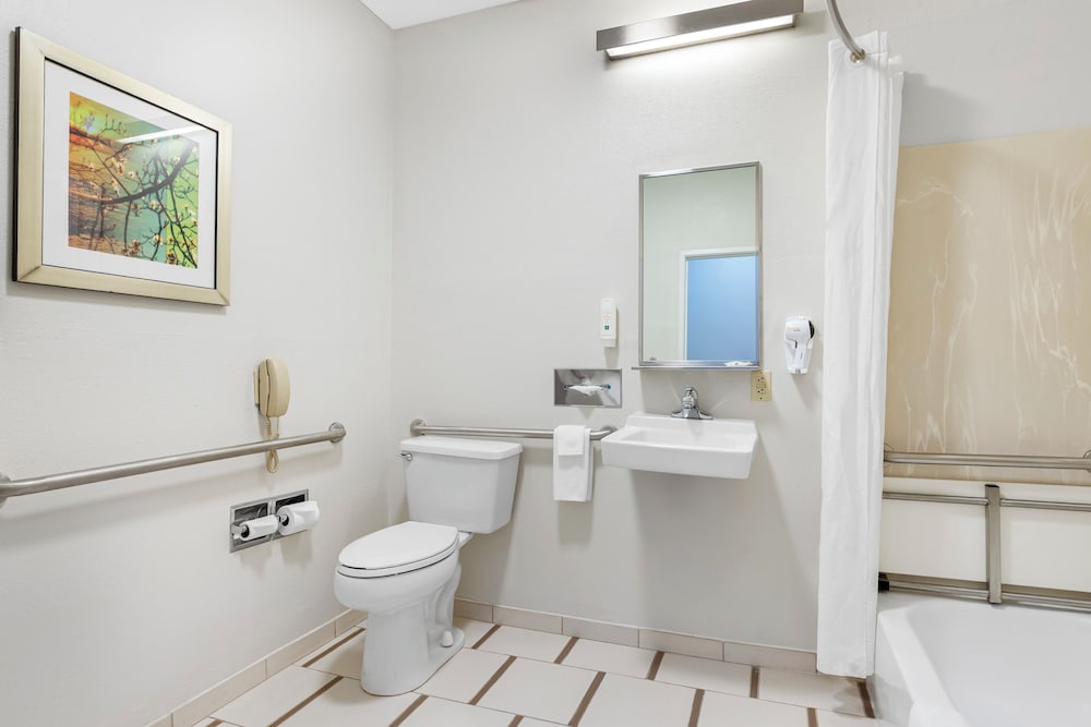 Quality Inn & Suites Keokuk North - photo 12